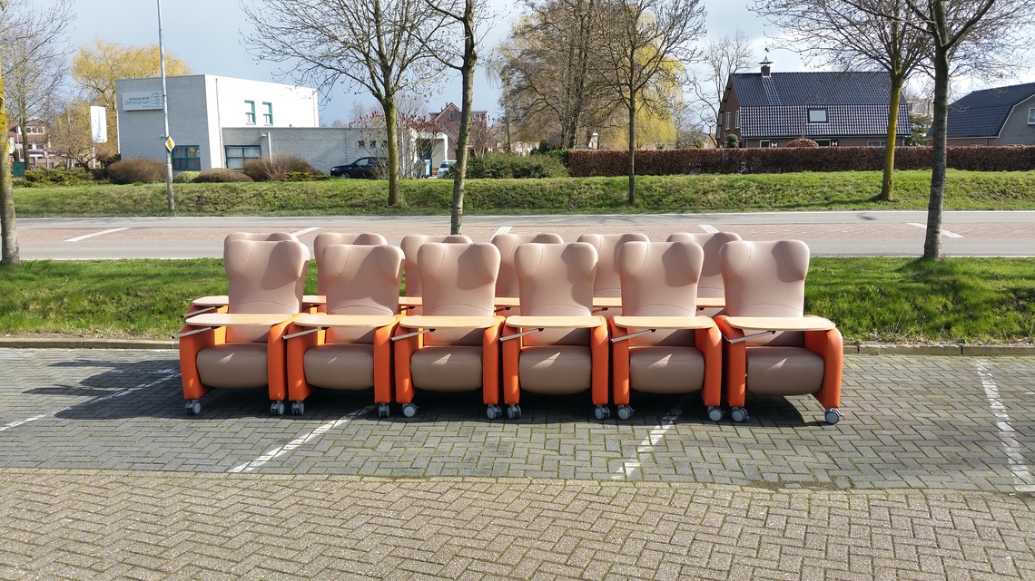 Joint Care stoelen samen